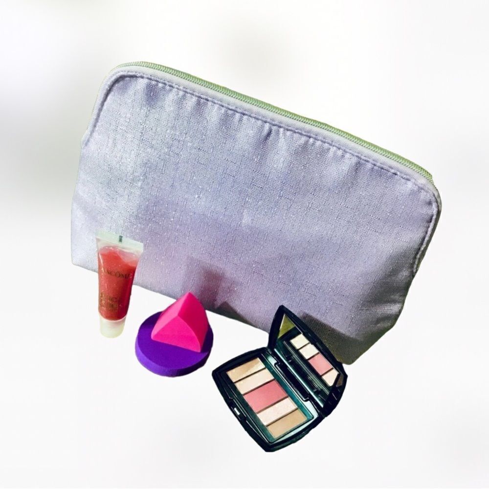 LANCÔME COSMETIC BAG WITH EYE SHADOW, JUICE LIPGLOSS AND COLORFUL SPONGE FACE